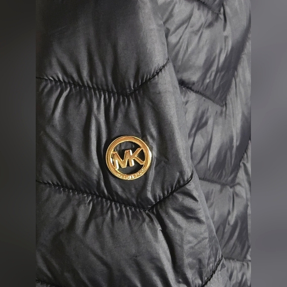 Michael Kors Quiet Luxury Elevated BasicPackable Puffer Coat, Small - Picture 5 of 6